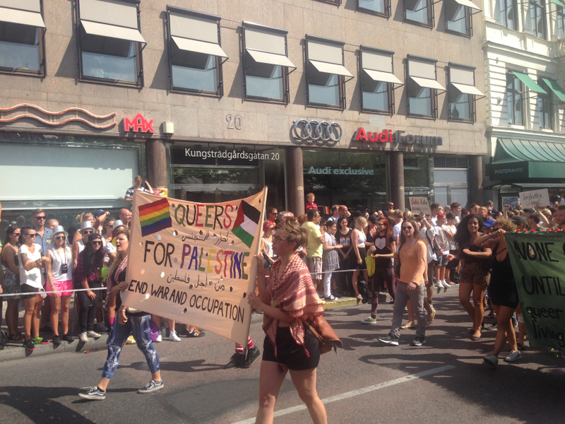 Illustration for article titled My photos from the biggest pride parade in Sweden!